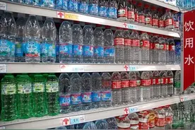 矿泉水、纯净水、凉白开…………各种饮用水到底有什么不同？图片