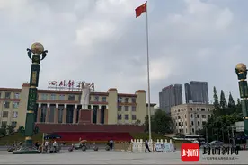 天府广场升旗台“换新装”今年国庆节升旗仪式将“自动”升旗图片