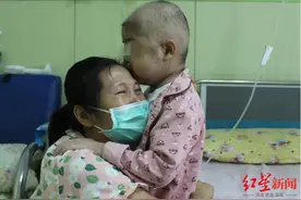 母子同患白血病，妈妈拼尽全力救孩子，一群“爱心妈妈”伸援手……图片