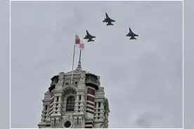 台北上空一早战机呼啸而过，又有人惊呼“真打起来了？”图片