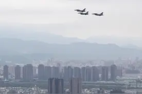 台北上空战机轰鸣绿媒惊呼"开战了？" 台军紧急辟谣图片