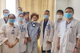 女子骑车摔倒后直接瘫痪了！身上却没任何骨折，医生：有颗“炸弹”藏在她体内图片