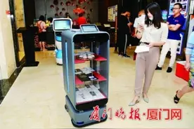送餐机器人一个顶15人，厦门餐饮业智能化突显图片