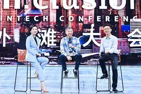 胡晓明对话王坚谈金融普惠：金融科技应做“直升机”，比谁飞得低图片