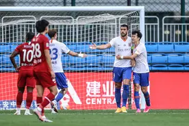 足球丨中超：山东鲁能泰山队胜河南建业队图片