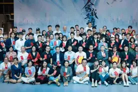聂卫平助阵电视剧《舍我其谁》开机 传承围棋精神图片