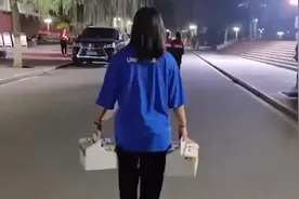 班长自费给全班买秋天第一杯奶茶，网友：别人家的班长图片