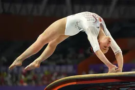 体操——全国锦标赛：广东队夺得女子团体冠军图片