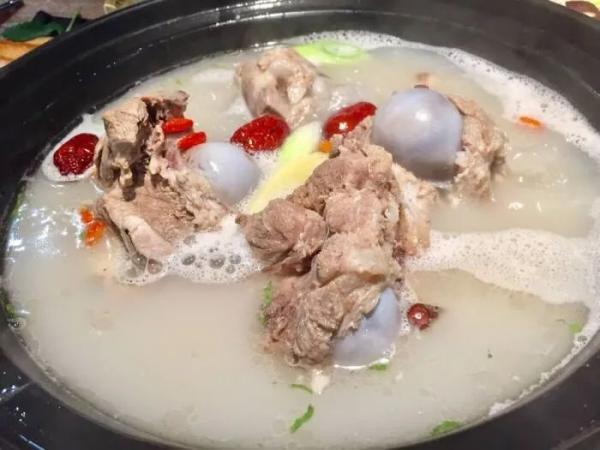 喝汤比吃肉更有营养吗？