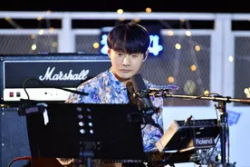 《美好的时光》汪苏泷陈立农茶馆拍摄MV 李荣浩邀重庆乐队同奏路演图片