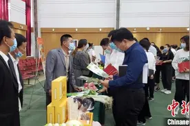 河北博野扶贫产品展销 国内200余家采购商“赴约”图片