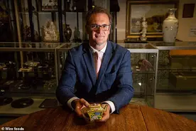 乾隆皇帝小茶壶惊现英国居民小车库，竞拍卖出39万英镑高价图片