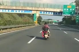 女子从广州开摩托走高速到河源，背后竟还背着熟睡幼儿视频封面