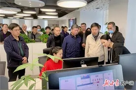 “媒体融合开阔了我们的眼界！”——定西市委常委、统战部部长、市政协党组副书记李斌调研甘肃新媒体集团图片