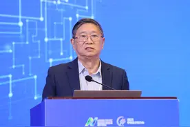 集成电路产教融合发展联盟常务副理事长、国家示范性微电子学院建设专家组组长严晓浪：在实践中培养顶尖人才图片
