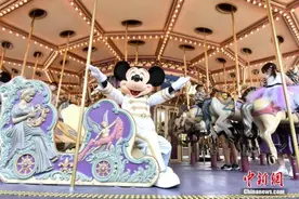 香港疫情放缓 迪士尼乐园再次重开图片