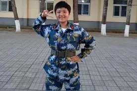 写信“感谢贫穷”的北大女孩参军入伍！母亲说她有颗报国心图片