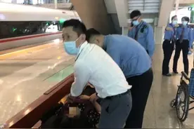 援鄂医生回访武汉，还没出站又救了一条命图片