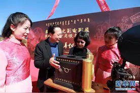 多伦百年光影电影展暨流金岁月收音机展开幕图片