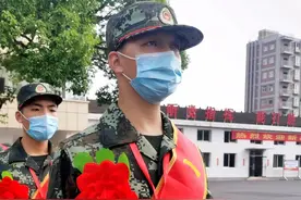 迷彩色的成人礼图片