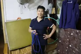 这是79岁？阿姨坚持跳绳20年……这状态，羡慕啊图片