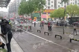 15楼掉碎玻璃砸中母子两人，3岁幼童不治身亡，终审判决：物业公司全责，业主不担责图片