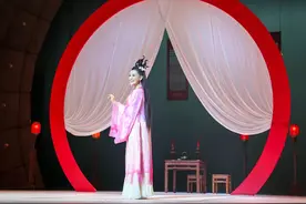 郎朗盛赞“中国很少有这样实力的女高音”，曾在春晚技惊全场的她首次挑战音乐剧图片
