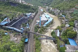16人遇难的事故发生后，重庆市委书记、市长第一时间赶到现场图片