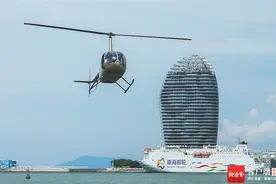 打个“飞的”瞰三亚图片