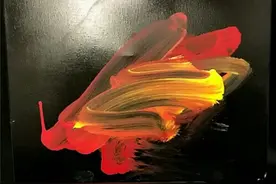 动物“画家”鼻子尾巴齐泼墨图片