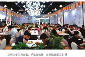 高校食堂饭菜：颜值高身价低图片