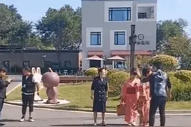 警方：穿啥在那拍照都不行图片