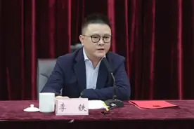 李铁：“一个困难学生也不能落下”图片