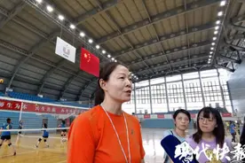 《夺冠》中扮演青年郎平的母亲，她想出的一句台词让“郎平”泪流满面图片