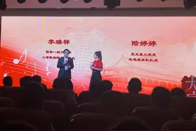 他是指挥国歌次数最多的人，坚持十年提案，推动国歌立法图片