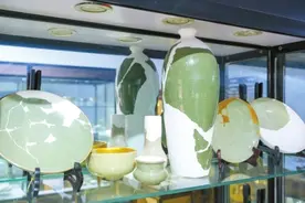 跑遍全国各地回收古代青瓷碎片，郑州一“瓷医”近30年修复青瓷360余件图片