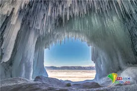 童话冰雪世界！摄影师拍摄冰封的贝加尔湖美到令人窒息图片