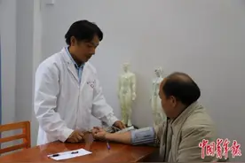 广西贫困县：老百姓“抬脚就能看上病”图片