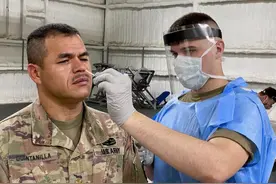 美军部队累计已有4.5万人感染新冠病毒 出现第8例死亡病例图片