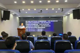 中秋探亲乘坐飞机请注意
机场公安提醒 这些东西不能带上飞机图片
