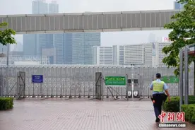香港中区军用码头正式移交解放军驻港部队图片
