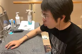 3D版AI主播+vlog|这个“男声”真够拼，“吃”纸配出好声音视频封面