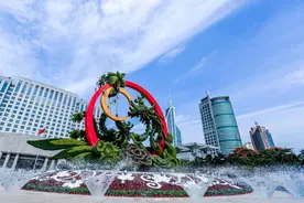 花团锦簇！人民广场中央喷泉立体花坛完工，1200余万盆花装扮申城迎双节图片