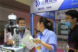 畜牧业展会上“神器”大集合：数据监督员、收蛋小能手、清洁卫士……图片