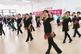 公办学校一“课”难求 民营机构白天闲置老年艺术培训市场是片“蓝海”吗？图片