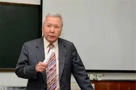 一见如故，不亦乐乎！——苏格拉底的崇拜者迷上了孔夫子图片