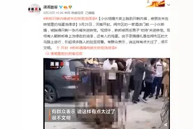 小伙结婚大街上脱到只剩内裤，被朋友关在铁笼里扔鸡蛋浇绿漆图片