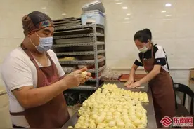 两岸夫妇福州共制台式月饼：团团圆圆、甜甜蜜蜜图片