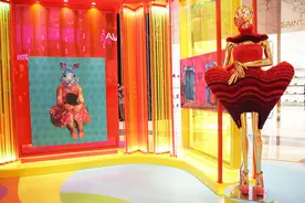 扫一扫就能让油画动起来！黄金周将至，这家商场的艺术展不容错过图片