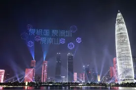 灯光盛宴 祝福家国共团圆！千架无人机点亮深圳湾畔图片